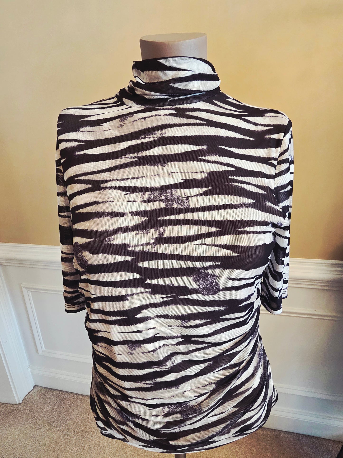 Black and White Leopard Short Sleeve Top- Cable and Gauge
